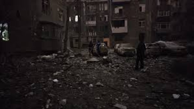 « L’alerte n’a même pas sonné » : à Kharkiv, des missiles russes frappent le centre-ville