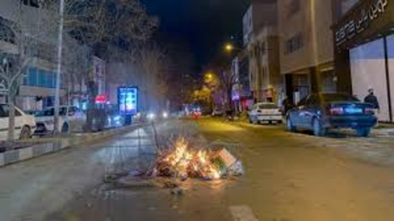 Iran : les manifestations se poursuivent, Téhéran se dit prêt à riposter aux menaces de Donald Trump