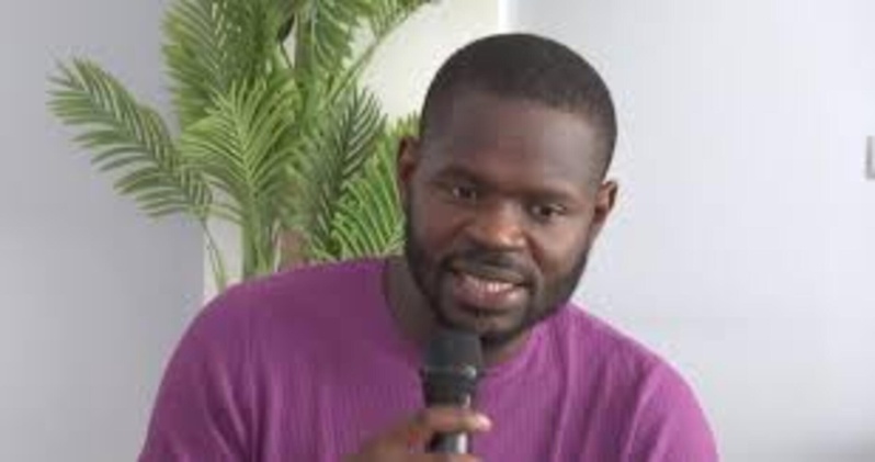 Pape Cheikh Diallo célèbre 30 ans de carrière et rend hommage à son public Pape Cheikh Diallo célèbre 30 ans de carrière et rend hommage à son public