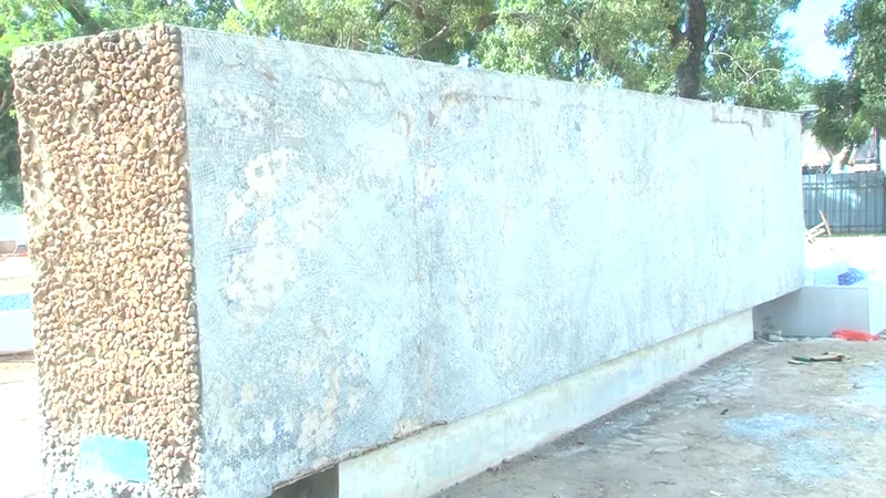 Thiès : le maire Babacar Diop s’explique sur la réhabilitation de la fresque de Papa Ibra Tall Thiès : le maire Babacar Diop s’explique sur la réhabilitation de la fresque de Papa Ibra Tall