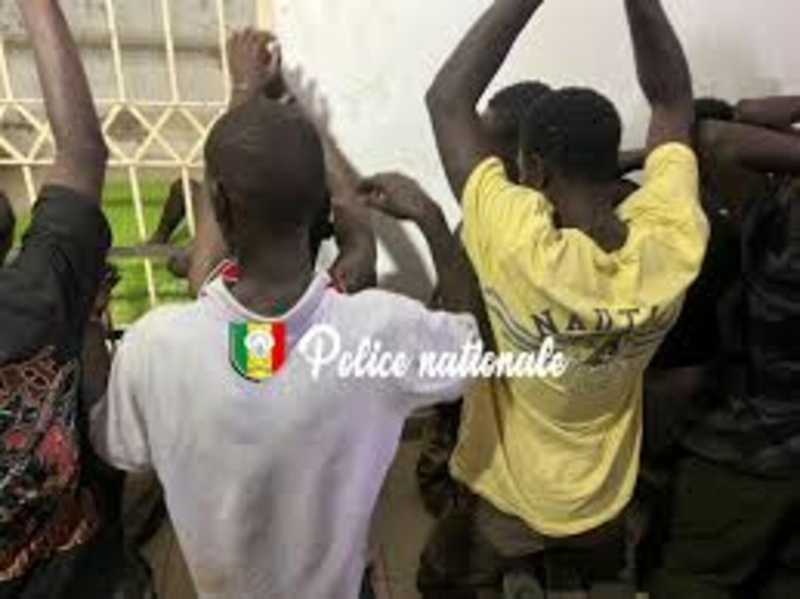 Cité Mixta : Drogue et prostitution démantelées, trois suspects en garde à vue Cité Mixta : Drogue et prostitution démantelées, trois suspects en garde à vue