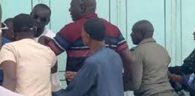 Agitation devant le Pavillon spécial, un proche dans le viseur de la justice