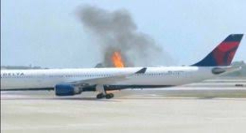Brésil : un moteur d’avion en feu juste avant le décollage Brésil : un moteur d’avion en feu juste avant le décollage