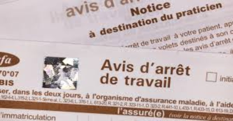 Il commande un sac à dos et reçoit un colis rempli de milliers d’arrêts maladie vierges Il commande un sac à dos et reçoit un colis rempli de milliers d’arrêts maladie vierges