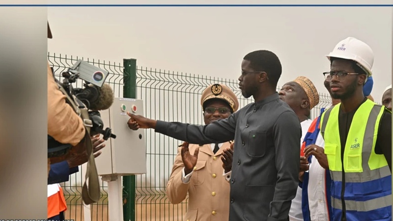 Tambacounda : mise en service d’une centrale solaire à Ségoucoura par le président Diomaye Faye Tambacounda : mise en service d’une centrale solaire à Ségoucoura par le président Diomaye Faye