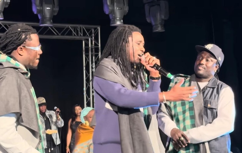 Wally Seck célèbre les légendes de la musique sénégalaise lors de la Nuit du Marimba Wally Seck célèbre les légendes de la musique sénégalaise lors de la Nuit du Marimba