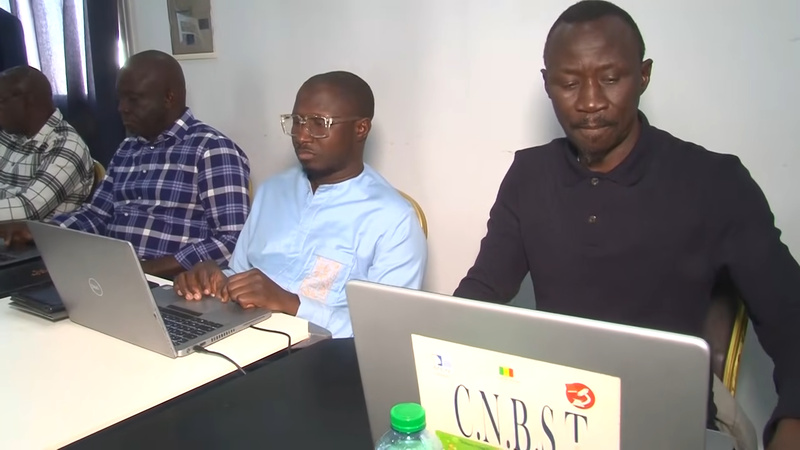 Atelier SOLUREM à Thiès : deux groupes pour tester l’efficacité du soutien scolaire numérique