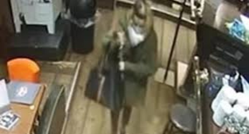 Thiès : un voleur vide le comptoir d’une boutique Thiès : un voleur vide le comptoir d’une boutique