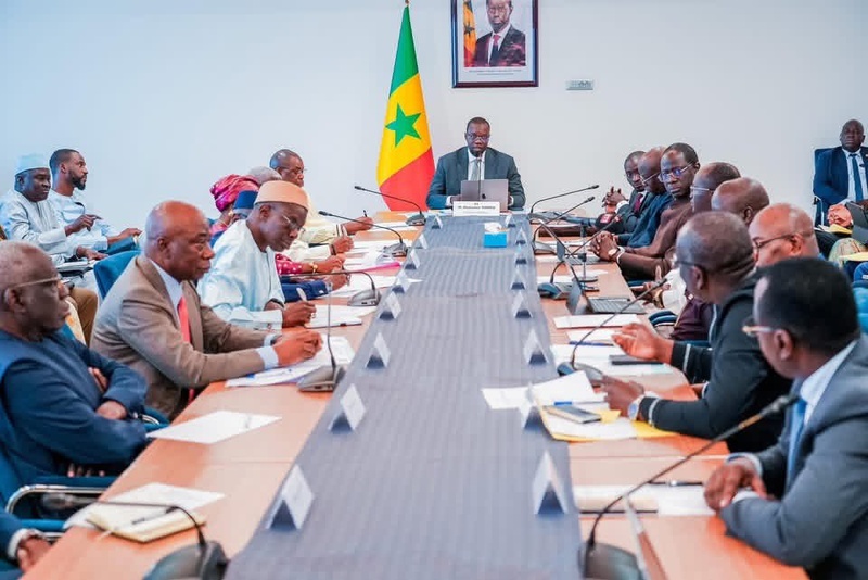 Dialogue social : 13 mesures adoptées pour renforcer la stabilité et la croissance Dialogue social : 13 mesures adoptées pour renforcer la stabilité et la croissance