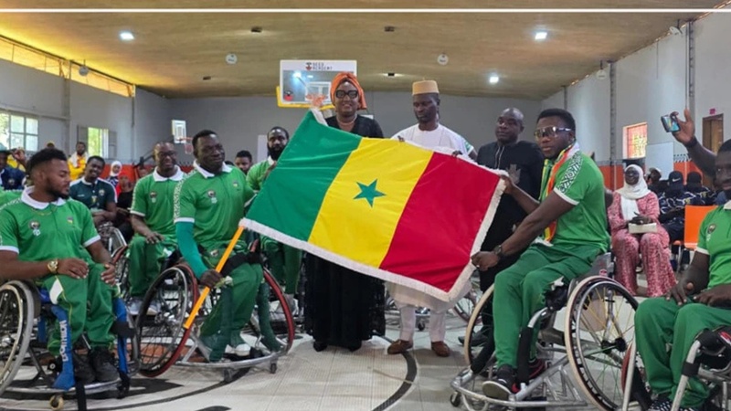Thiès : Khady Diène Gaye remet le drapeau national aux Lions du basket en fauteuil pour la Coupe d’Afrique à Luanda