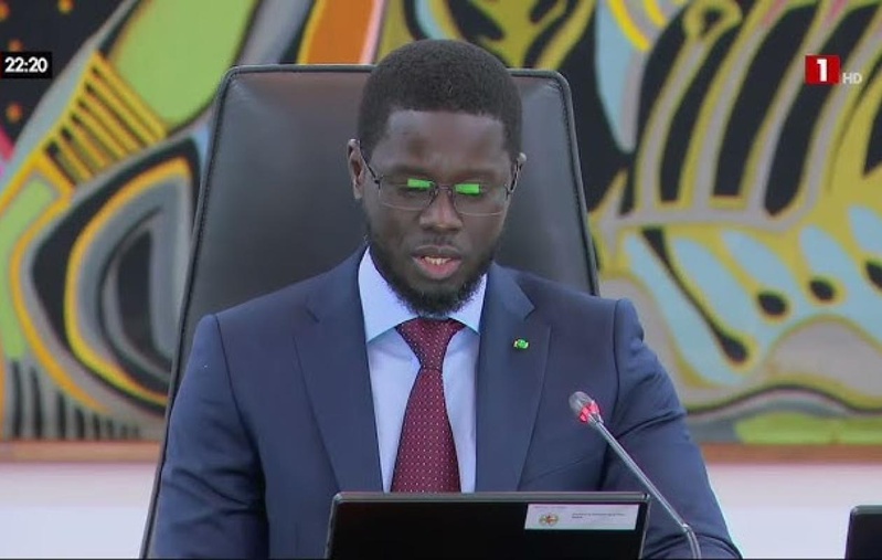 Transports routiers : le président appelle à un dialogue renforcé pour un retour à la normale Transports routiers : le président appelle à un dialogue renforcé pour un retour à la normale