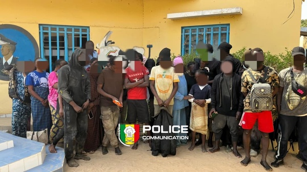 Mbour : 34 candidats à l’émigration irrégulière interpellés, dont des femmes et des enfants Mbour : 34 candidats à l’émigration irrégulière interpellés, dont des femmes et des enfants