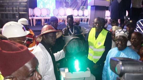 Thiès accélère sa modernisation : Babacar Diop lance les phases 4 et 5 de l’éclairage public et la phase 2 des feux tricolores