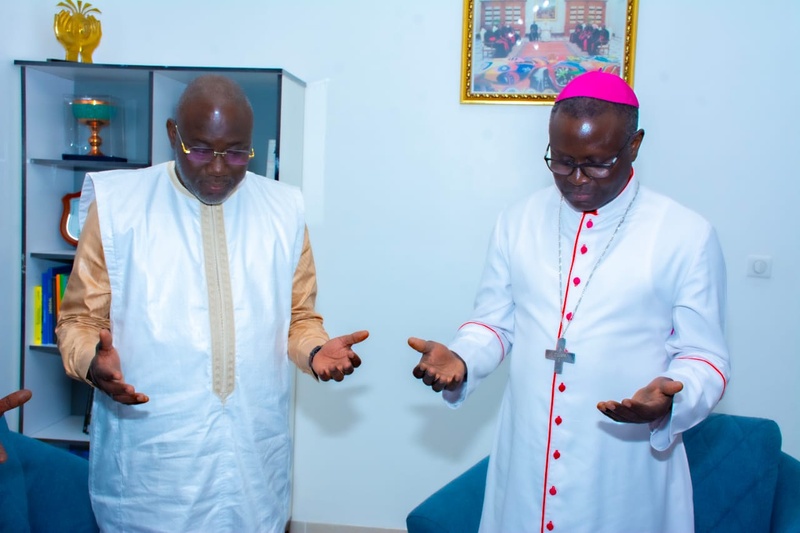 Me Habib Vitin et le Mouvement Thiès D’Abord reçus en audience par Monseigneur André Guèye, Archevêque de Dakar