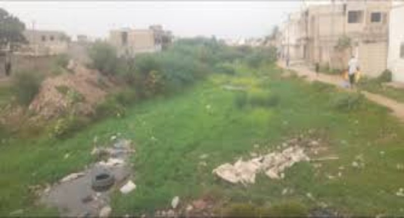 Thiès : le chantier abandonné du canal de Nguinth inquiète les riverains Thiès : le chantier abandonné du canal de Nguinth inquiète les riverains