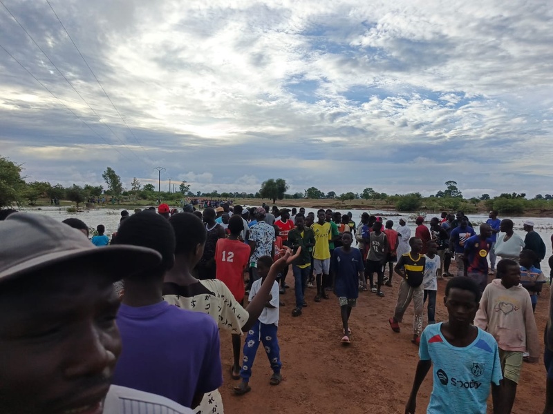 Kaolack : un homme meurt noyé après avoir tenté de traverser une route submergée par les eaux
