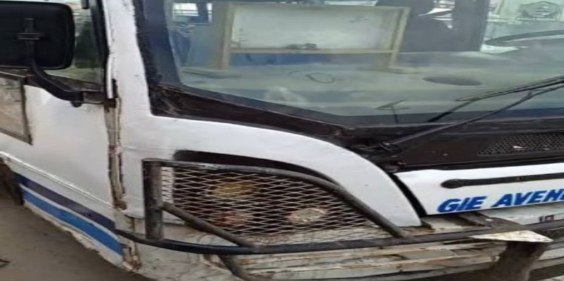 Mamelles : un bus Tata se renverse au rond-point Mamelles : un bus Tata se renverse au rond-point