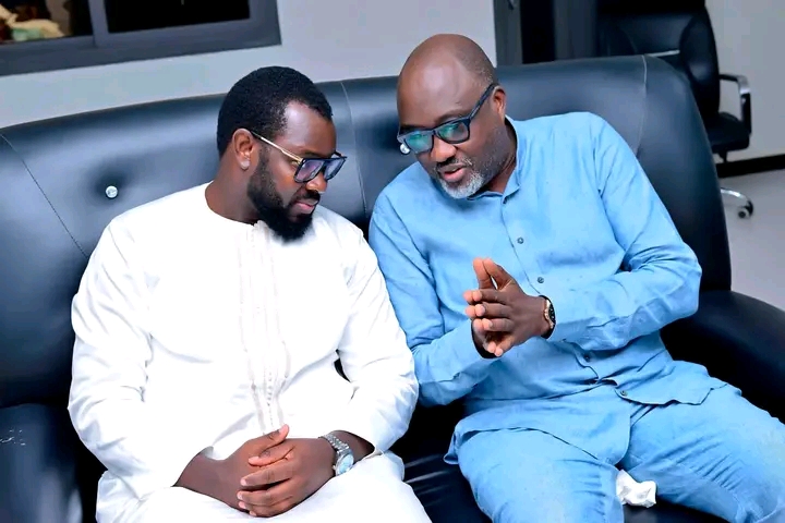 Thierno Alia Mbengue rend visite à Maodo Malick Mbaye : une rencontre placée sous le signe de la fraternité et du mentorat  