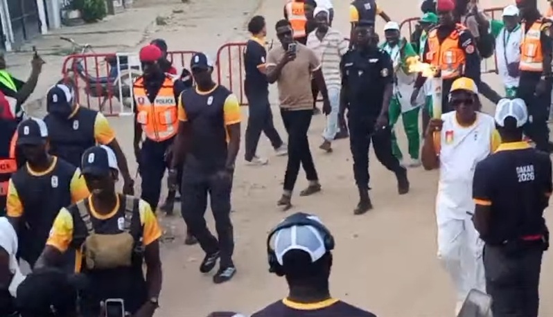 JOJ Dakar 2026 : la Flamme olympique circule actuellement dans les rues de Thiès