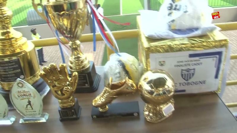 Trophées et distinctions présentés à l’occasion de la Coupe du maire de Diass. Image : Thièsinfo. Trophées et distinctions présentés à l’occasion de la Coupe du maire de Diass. Image : Thièsinfo.