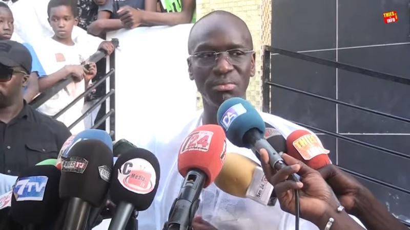 Abdoulaye Dièye face à la presse lors de l’inauguration de la mosquée Abdoulaye Sow à Thiès. Photo : Thièsinfo, reportage du 16 mars 2024.