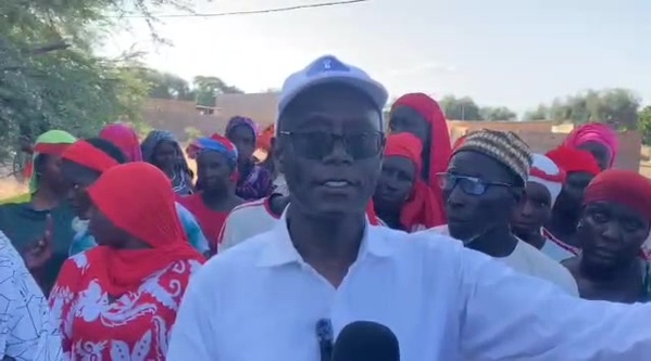 Thierno Alassane Sall lors de sa visite à Négué, dans le département de Linguère, le 20 octobre 2026. Capture de la vidéo transmise à la presse.