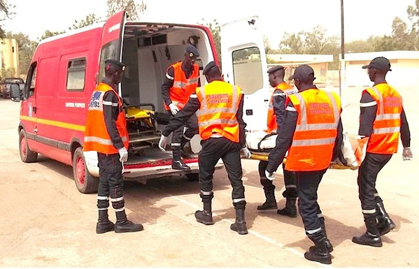 Sapeurs-pompiers et véhicule de secours : photo d’archives utilisée à titre d’illustration. Cette image ne montre pas l’accident de Ndande–Kébémer.