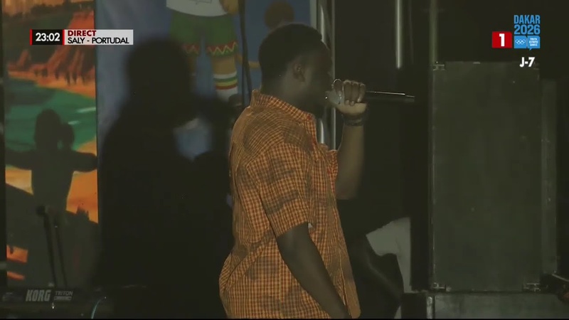 Wally Seck lors du concert à Saly-Portudal, le 24 octobre 2026. Image de la retransmission : RTS / YouTube.
