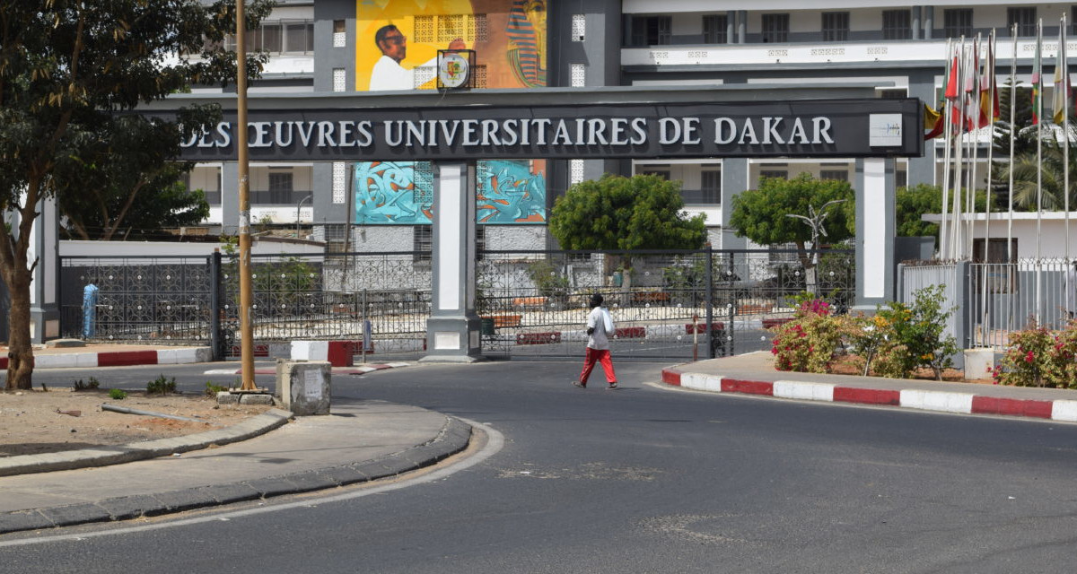 Affrontements à l’Ucad : le Cesti attaqué par les manifestants ; un bus et le chapiteau de la Fac droit brûlés