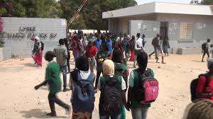 Lycée El Hadji Malick Sy de Thiès: Après l'arrestation de leur camarade Yaya Coly, les professeurs décident de Boycotter les épreuves du Bac… Lycée El Hadji Malick Sy de Thiès: Après l'arrestation de leur camarade Yaya Coly, les professeurs décident de Boycotter les épreuves du Bac…