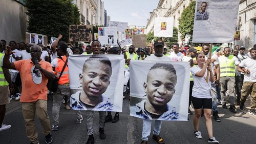 La Guinée demande justice lors du retour du corps d'un jeune tué en France