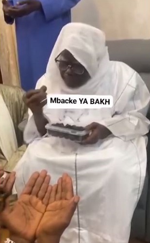 Touba : Serigne Mountakha envoie des dattes à Sonko et lui demande d’arrêter sa grève de la faim
