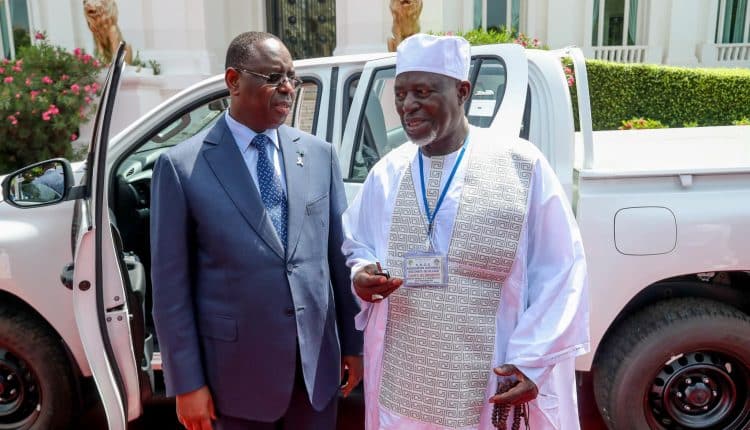 Palais de la République : le président Macky Sall a remis des clés de véhicules destinés aux présidents des unions régionales des 14 régions du Sénégal