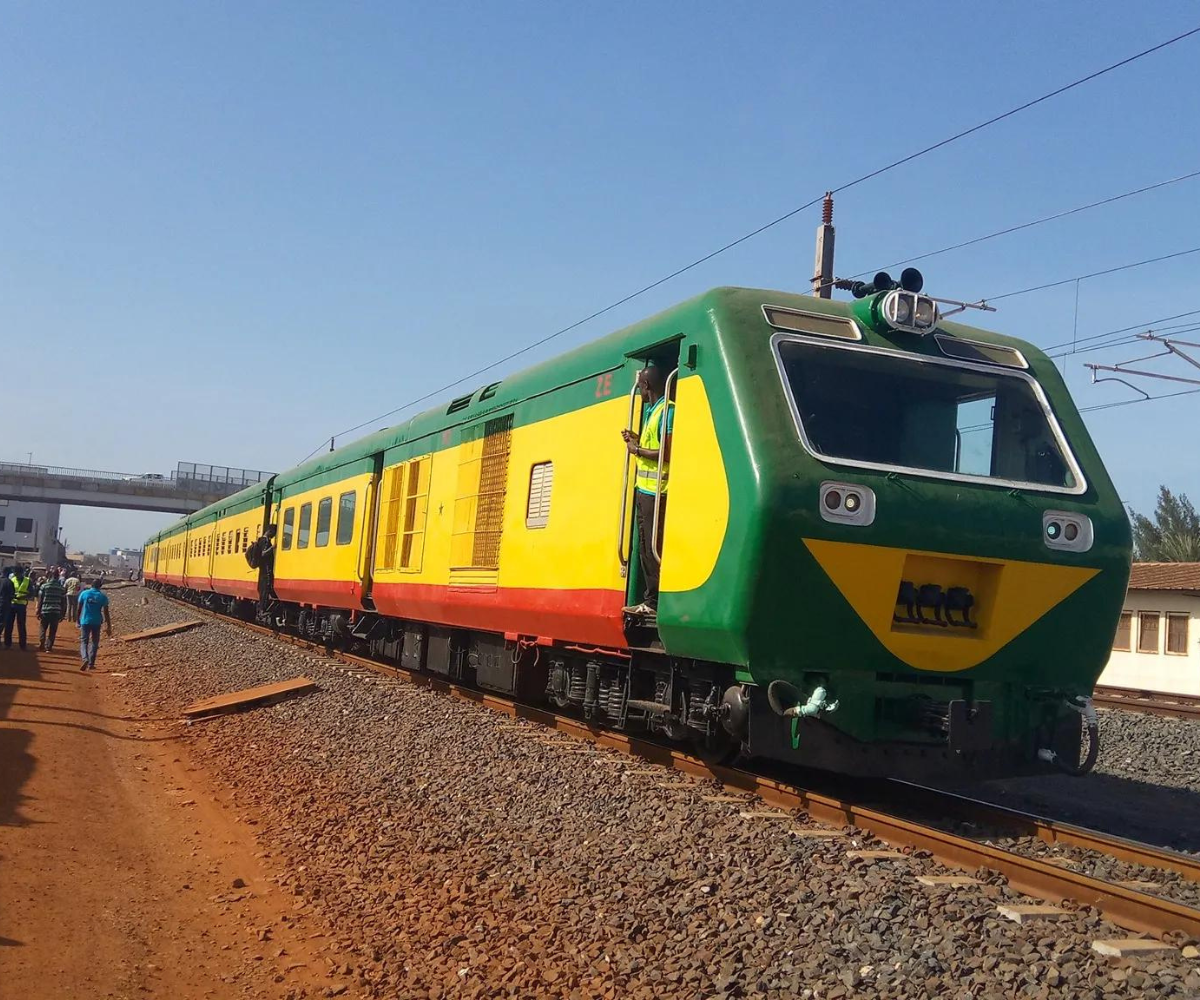 Réouverture de la ligne de train Thiès-Diamniadio : Une nouvelle ère pour le transport ferroviaire au Sénégal Réouverture de la ligne de train Thiès-Diamniadio : Une nouvelle ère pour le transport ferroviaire au Sénégal