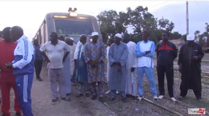 Blocage de la circulation ferroviaire par les cheminots retraités entre Thiès et Diamniadio Blocage de la circulation ferroviaire par les cheminots retraités entre Thiès et Diamniadio