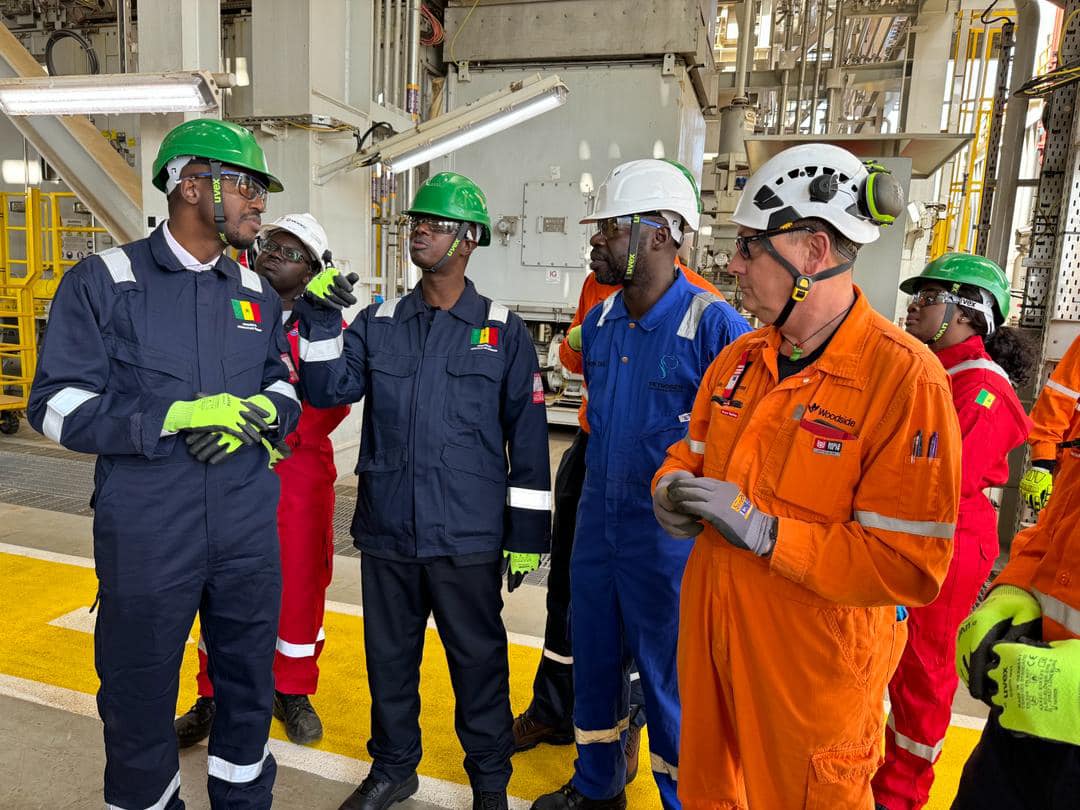 Arrivée du Premier Baril de Pétrole Prévue entre Mai et Juillet 2024 : Visite de Chantier d'Antoine Félix Diome et ses Collaborateurs