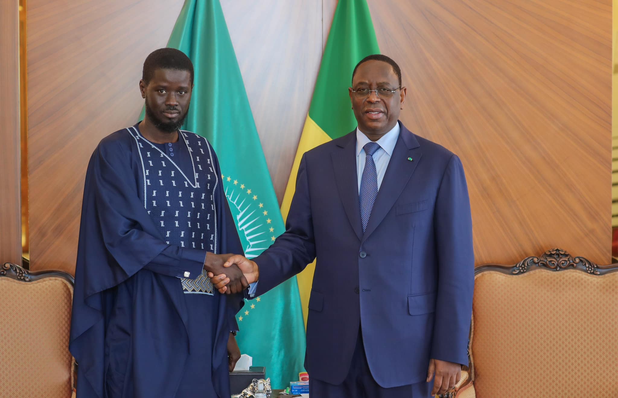 Le président Macky Sall a reçu son successeur Bassirou Diomaye Faye au palais ce jeudi  Le président Macky Sall a reçu son successeur Bassirou Diomaye Faye au palais ce jeudi