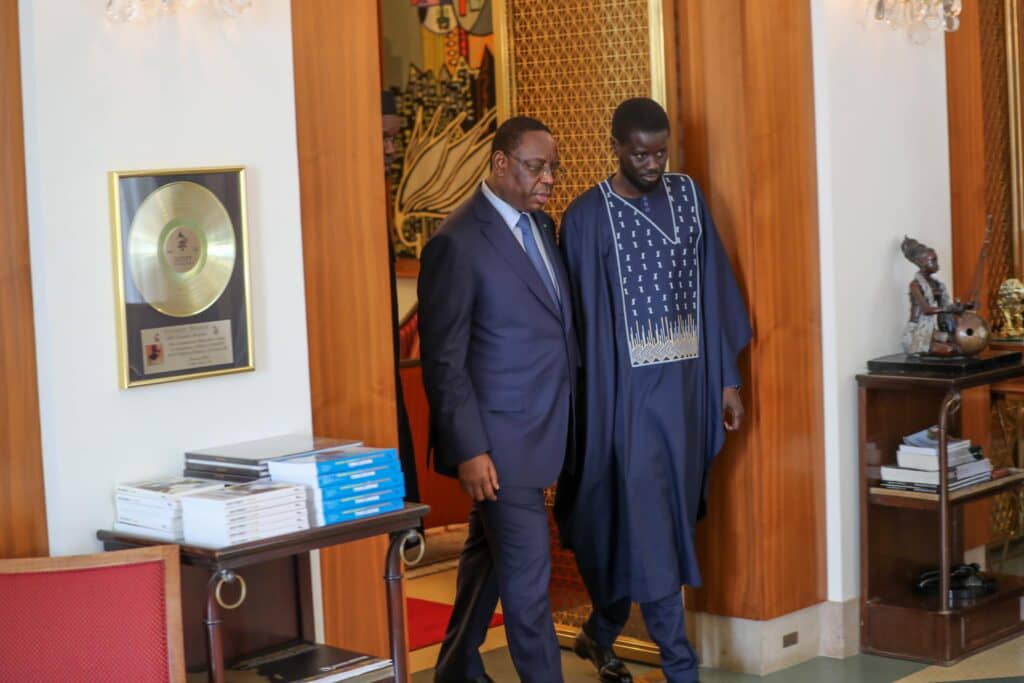 Le président Macky Sall a reçu son successeur Bassirou Diomaye Faye au palais ce jeudi  Le président Macky Sall a reçu son successeur Bassirou Diomaye Faye au palais ce jeudi