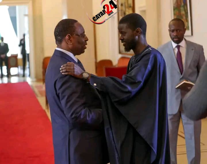 Le président Macky Sall a reçu son successeur Bassirou Diomaye Faye au palais ce jeudi  Le président Macky Sall a reçu son successeur Bassirou Diomaye Faye au palais ce jeudi