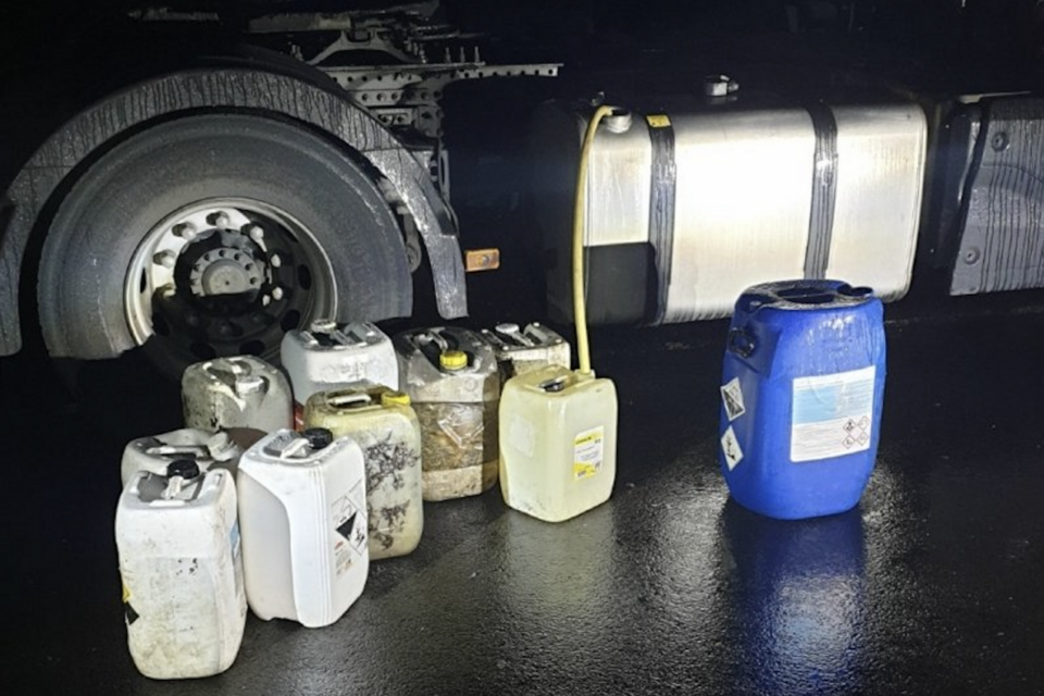 Verdict du TGI MBOUR : Un taximan condamné à 2 ans, dont 2 mois ferme, pour vol de gasoil sur des camions Verdict du TGI MBOUR : Un taximan condamné à 2 ans, dont 2 mois ferme, pour vol de gasoil sur des camions