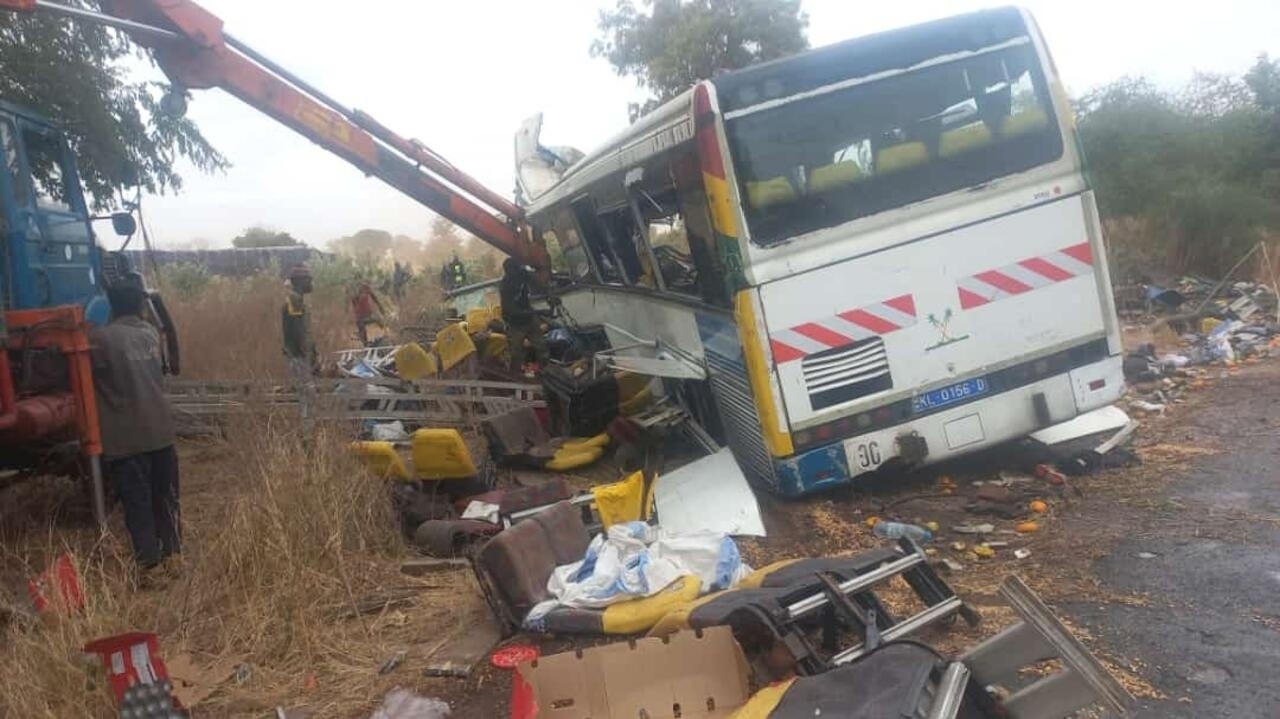Accident à l'entrée de Louga : Renversement d'un bus, une trentaine de blessés