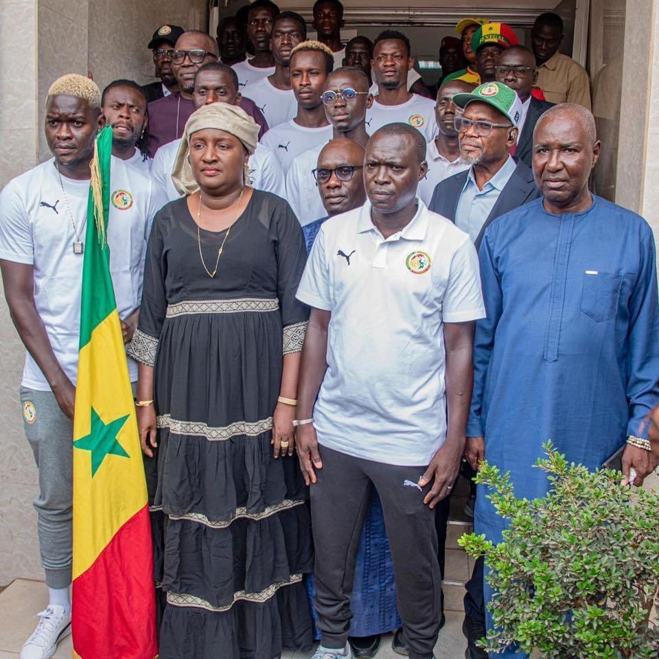 Les Lions de la Plage reçoivent le drapeau avant la CAN 2024 : Cap sur une 5e étoile en Égypte Les Lions de la Plage reçoivent le drapeau avant la CAN 2024 : Cap sur une 5e étoile en Égypte