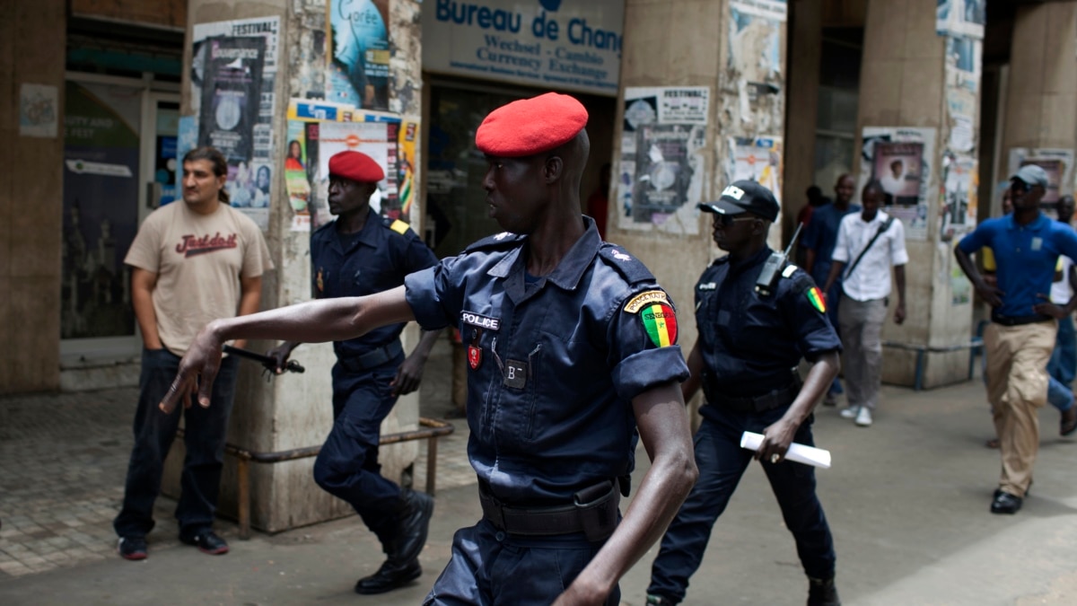 Sénégal : La police appelée à modérer son langage envers les civils