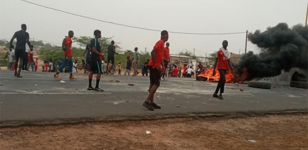 Politique Tensions à l'USSEIN : Les étudiants affrontent de nouveau la police Politique Tensions à l'USSEIN : Les étudiants affrontent de nouveau la police