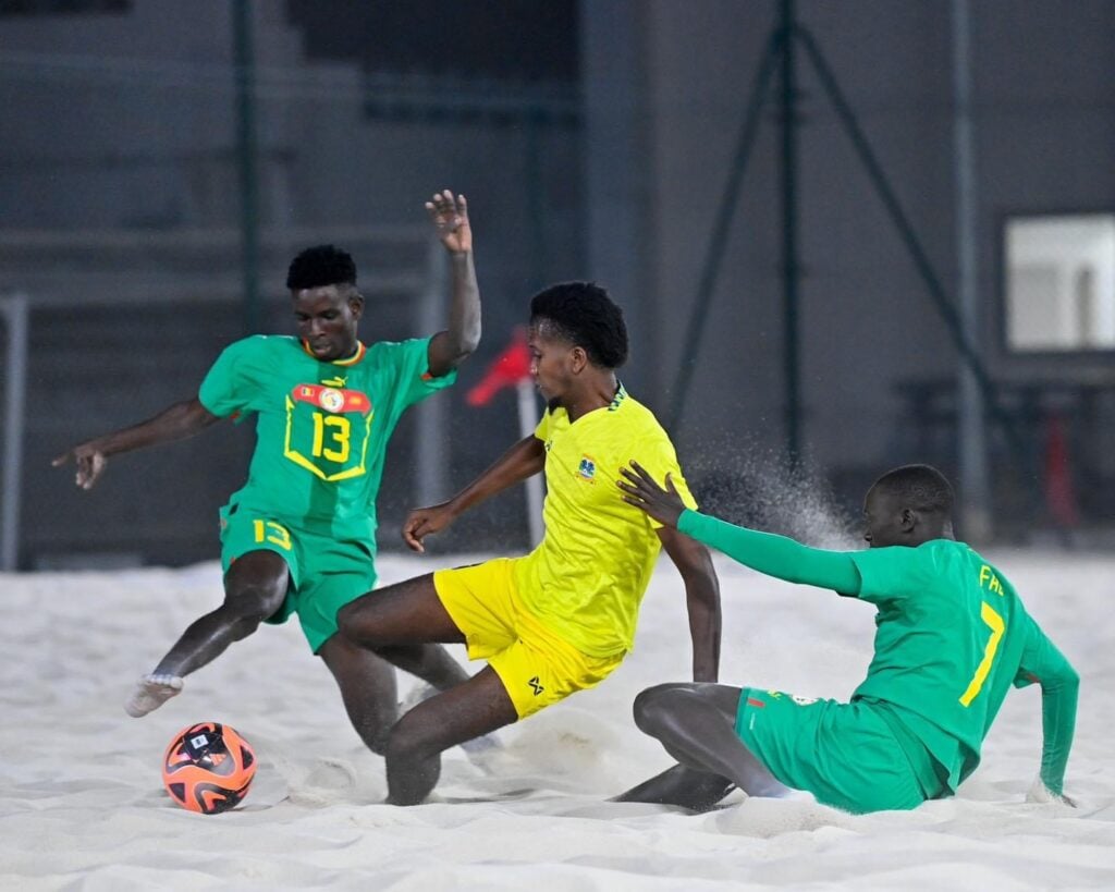 Beach Soccer : Le Sénégal Écrase les Seychelles 10-3 en Match Amical Beach Soccer : Le Sénégal Écrase les Seychelles 10-3 en Match Amical