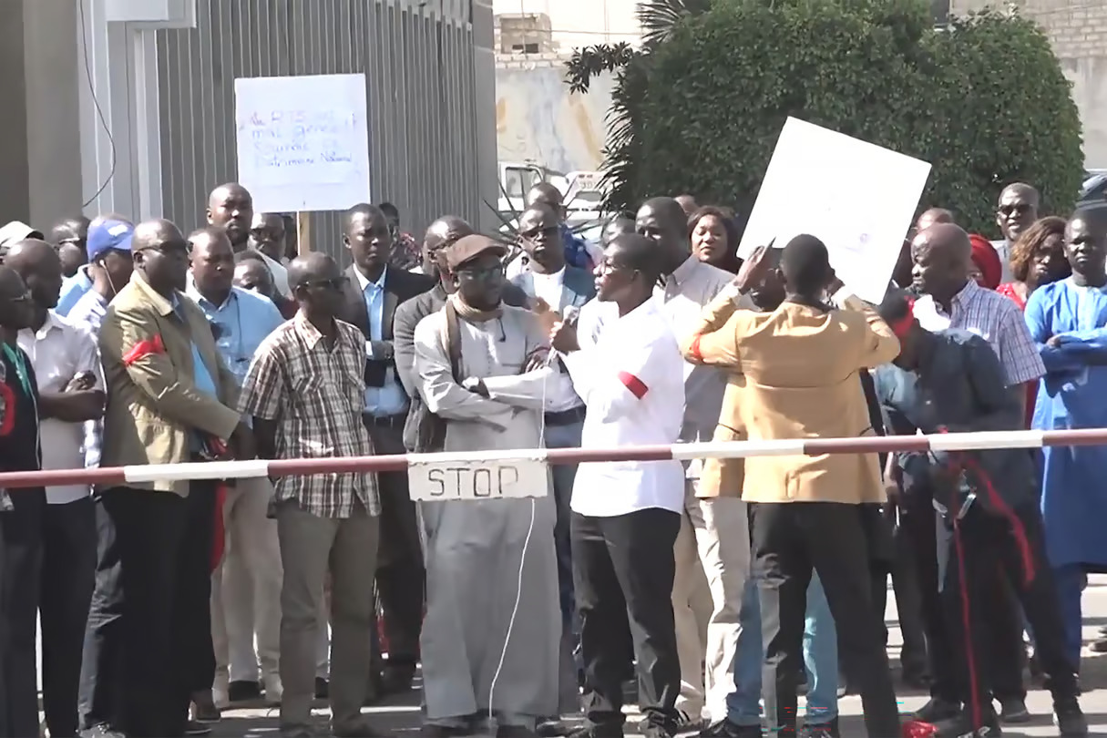 Face aux licenciements des salariés sénégalais des EFS, un forum de recrutement propose 300 emplois Face aux licenciements des salariés sénégalais des EFS, un forum de recrutement propose 300 emplois