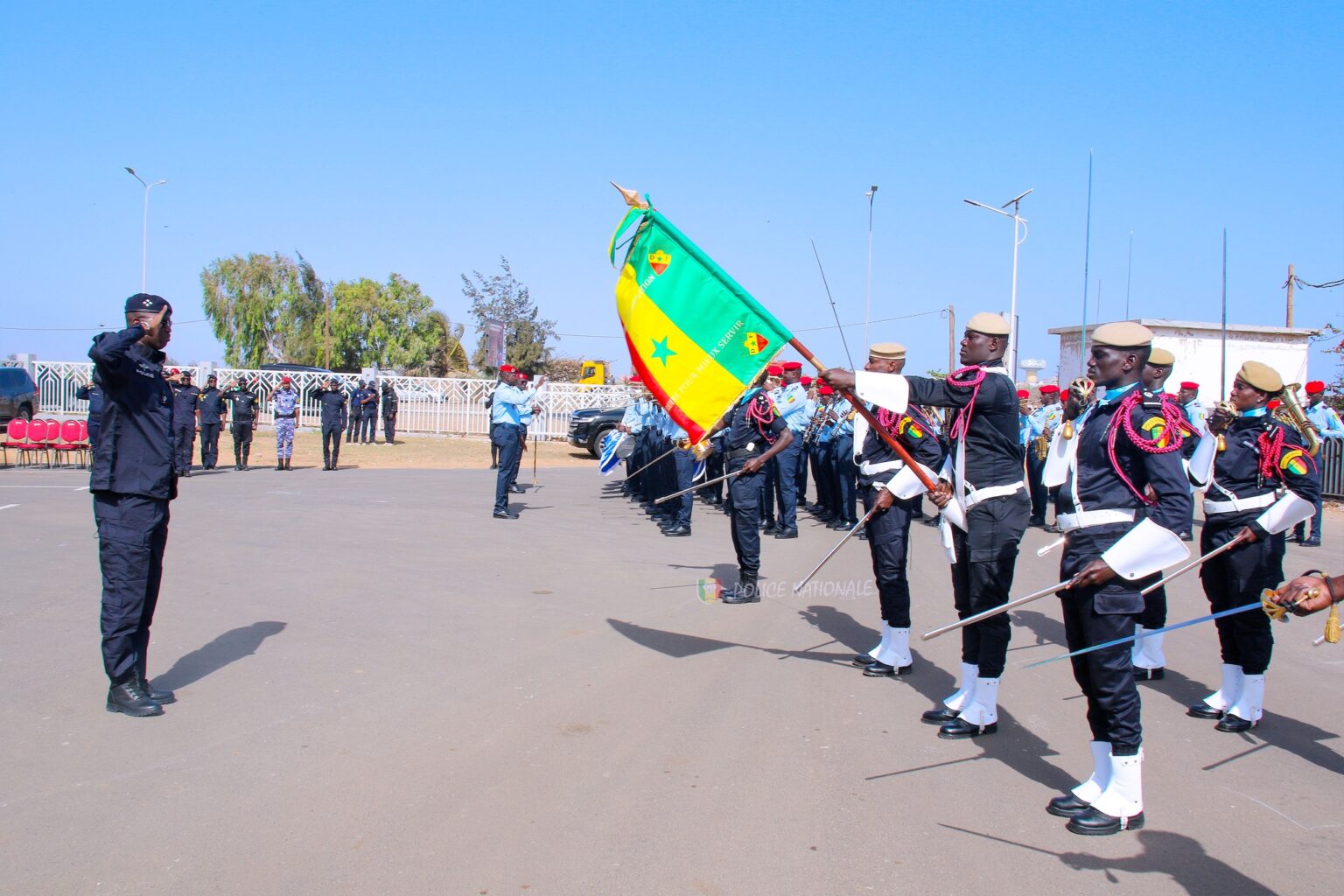 Défilé 4 avril : Mame Seydou Ndour passe en revue les troupes de police … Défilé 4 avril : Mame Seydou Ndour passe en revue les troupes de police …