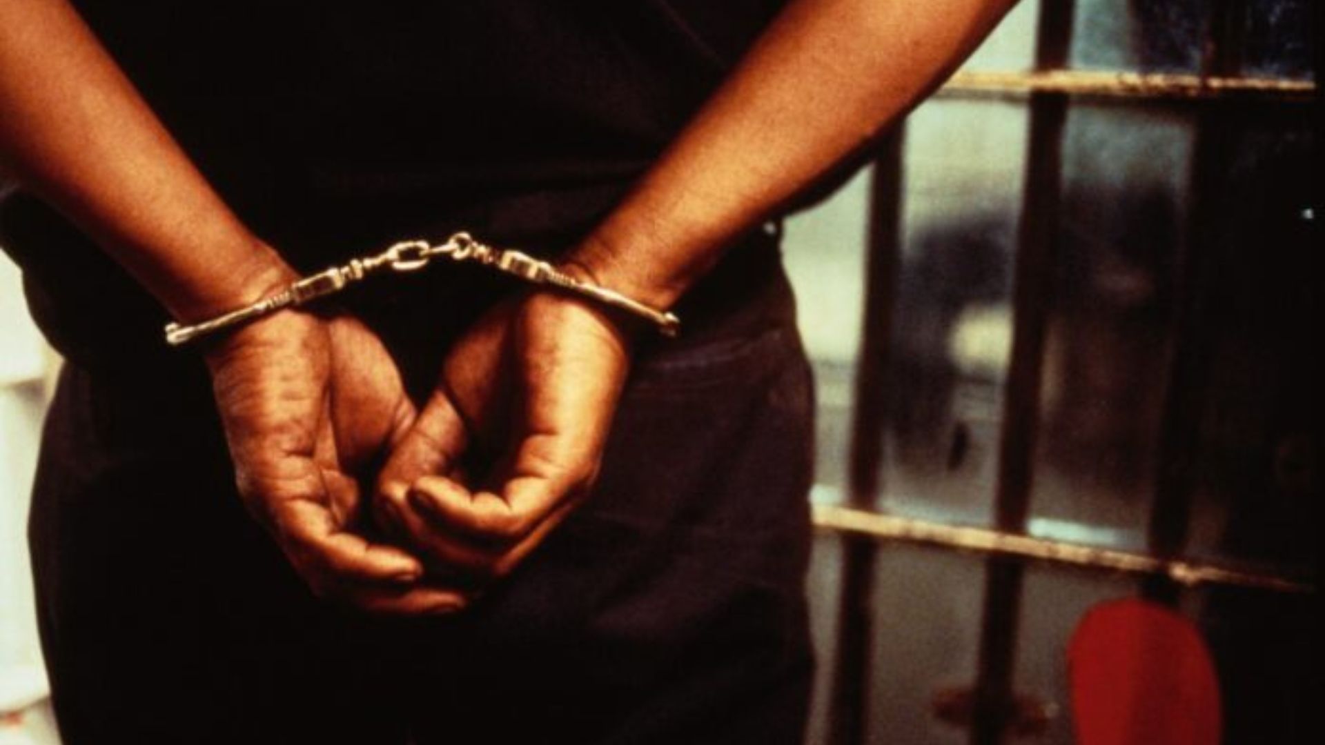 Fugitif recherché par INTERPOL arrêté à Diouloulou grâce à une coopération entre la Gambie et le Sénégal Fugitif recherché par INTERPOL arrêté à Diouloulou grâce à une coopération entre la Gambie et le Sénégal