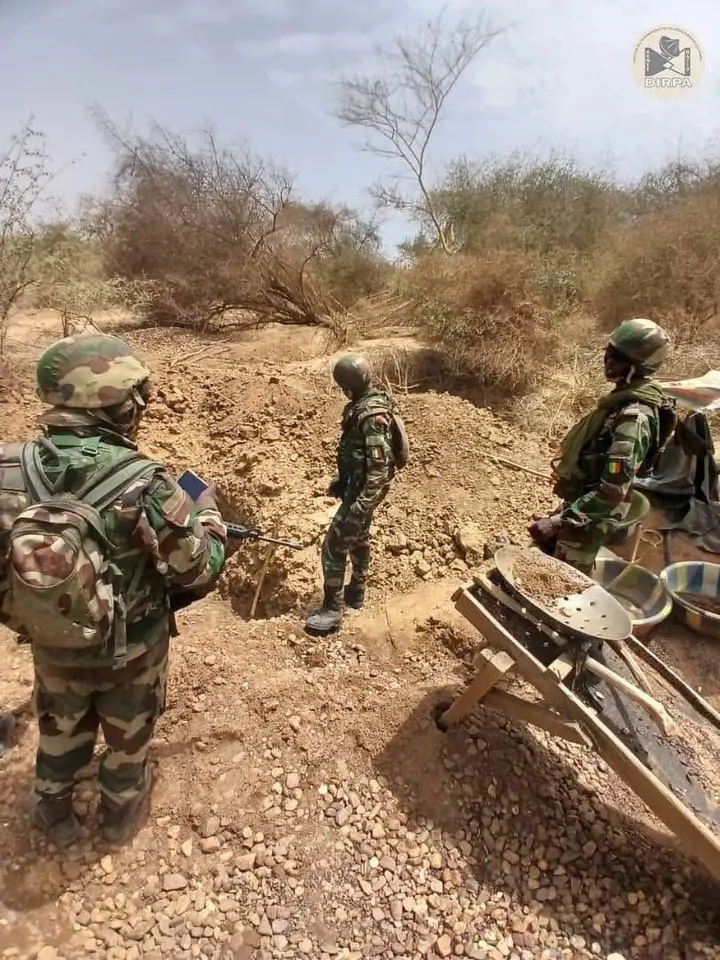 Falémé : 4 sites d’orpaillage clandestins démantelés par l’armée … Falémé : 4 sites d’orpaillage clandestins démantelés par l’armée …