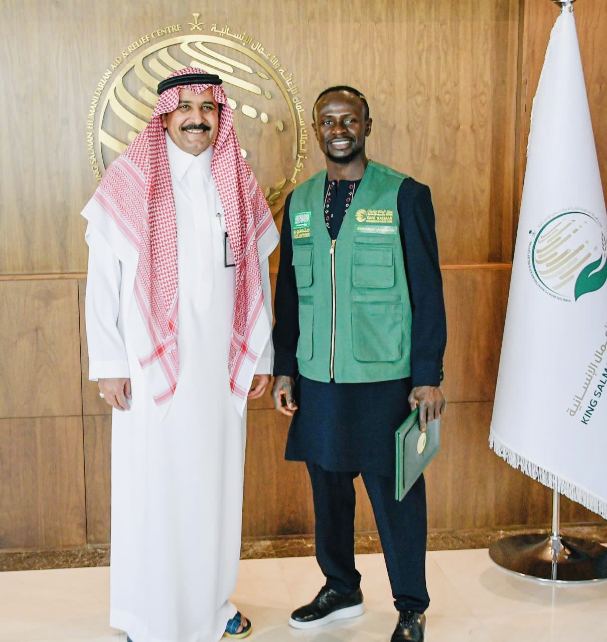 Sadio Mané, premier joueur international à s’engager avec le centre KSrelief en Arabie Saoudite